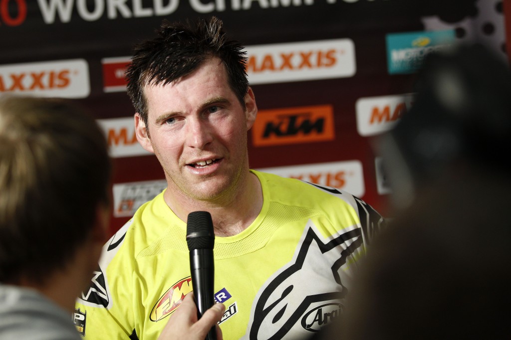 דיוויד נייט עובר לנהוג בדקאר