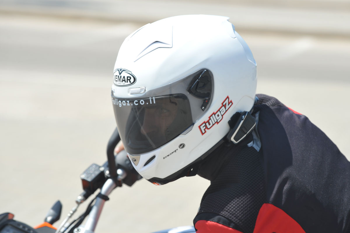 צרפת שוקלת לאסור שימוש בדיבוריות לקסדה