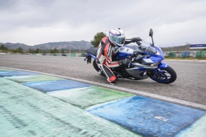 2015-04-15 Yamaha R3-2516