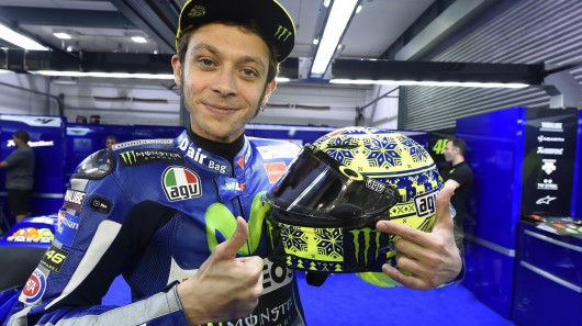 AGV מציגה: משקף המתכהה בלחיצת כפתור