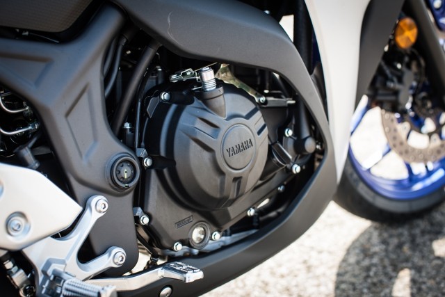 2015_YAM_YZF-R320_EU_MS1RB_DET_23