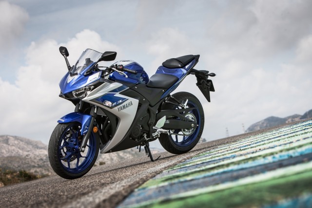 2015_YAM_YZF-R320_EU_MS1RB_STA_8
