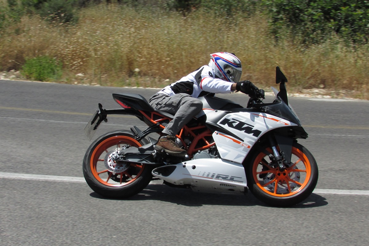 רכיבה ראשונה: ק.ט.מ RC390