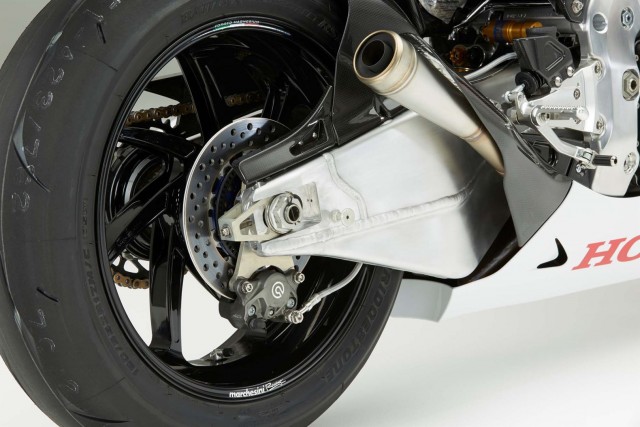 at-188000-honda-rc213v-s-is-utterly-disappointing-with-159-hp-in-stock-trim-photo-gallery_2 (1)