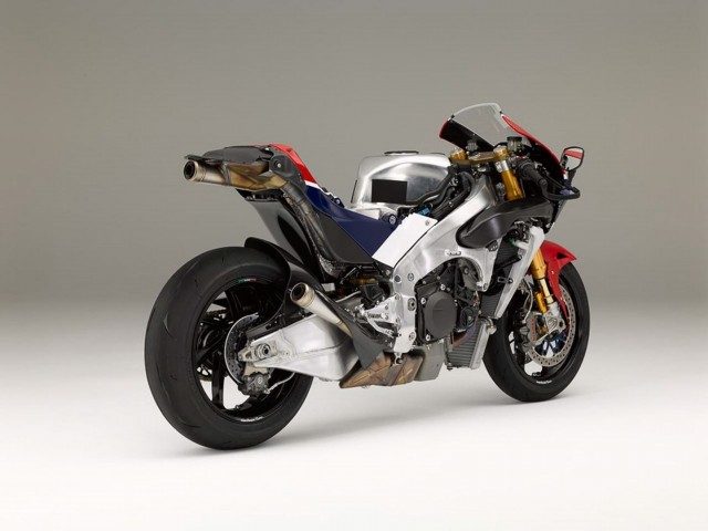 at-188000-honda-rc213v-s-is-utterly-disappointing-with-159-hp-in-stock-trim-photo-gallery_32