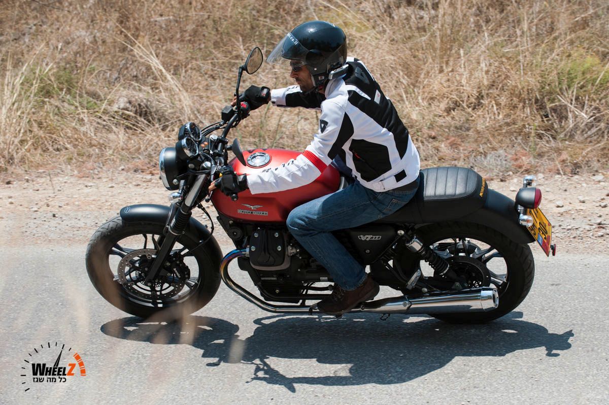 רכיבה ראשונה: מוטוגוצי V7 II Stone