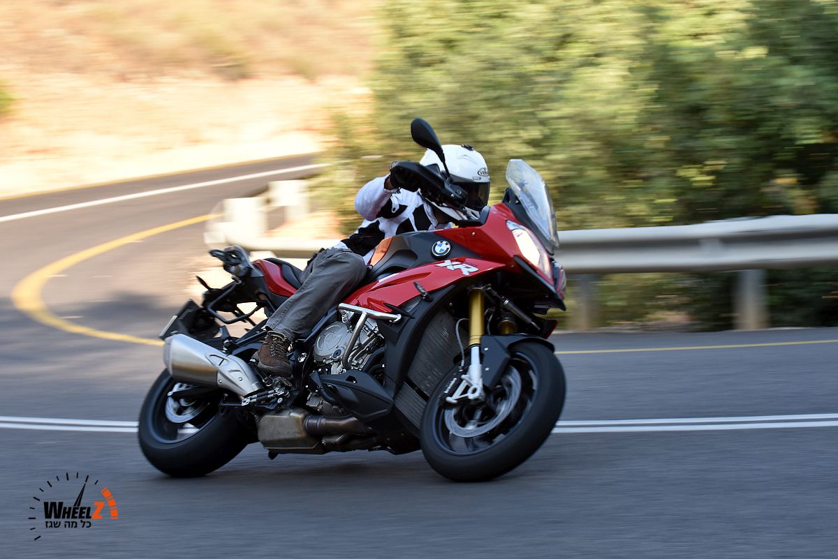 ב.מ.וו S1000XR במבחן: סופרבייק בחליפת אדוונצ'ר