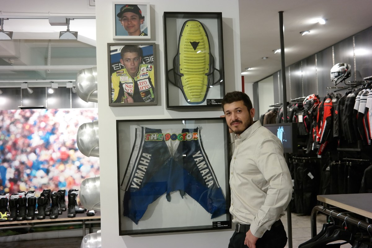 חנויות אופנועים בעולם: החנות של דיינזה ברומא