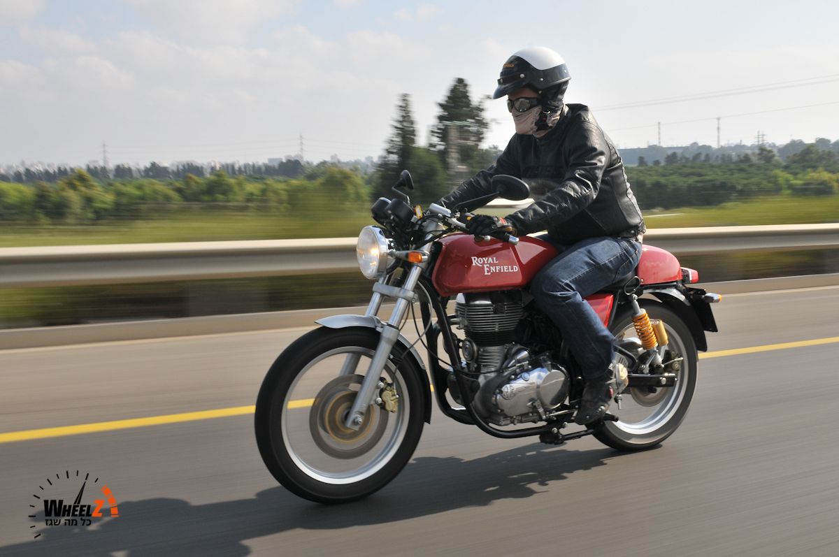 רויאל אנפילד קונטיננטל GT במבחן דרכים – מסע בזמן