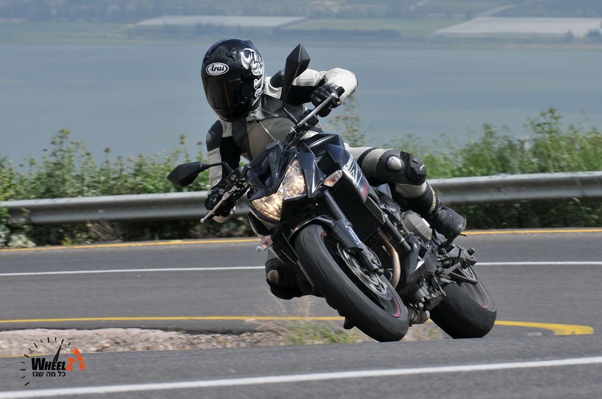 מבחן מהעבר: קוואסאקי Z800 – נייקד משודרג