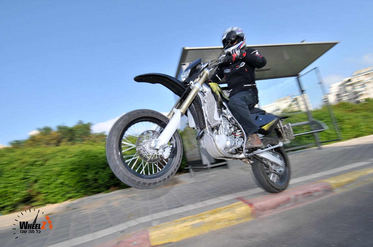 מבחן מהעבר: קליבלנד סייקלוורקס חוליגן 450R סופרמוטו