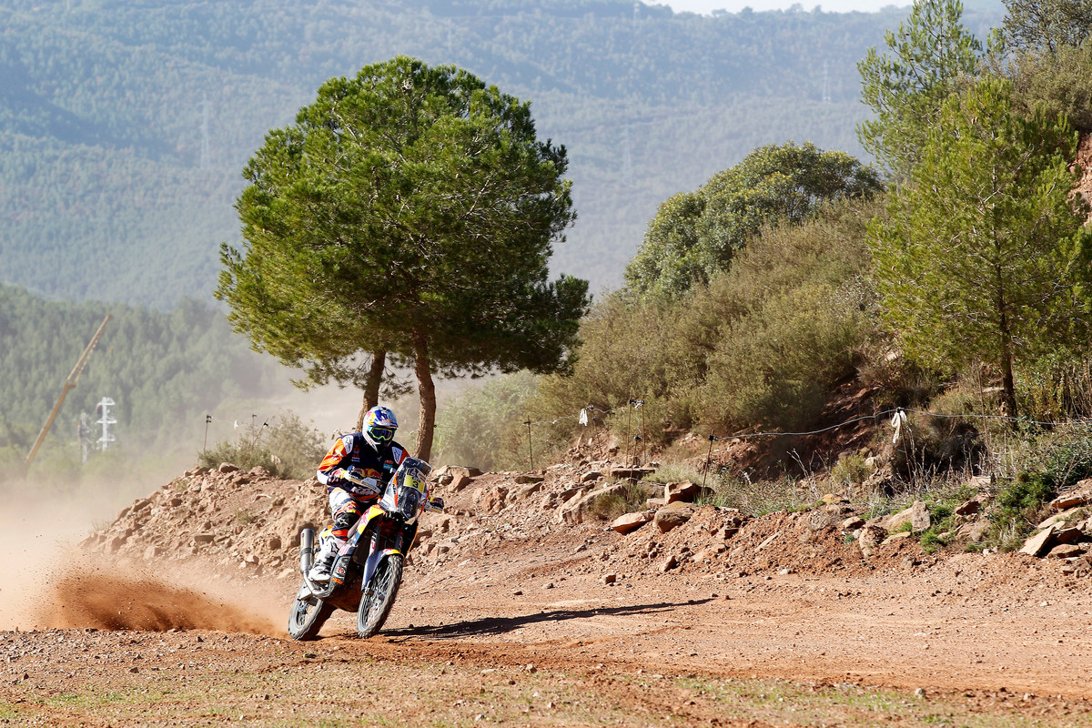 דקאר: פרייס מנצח ועולה לראש בסטייג' השמיני