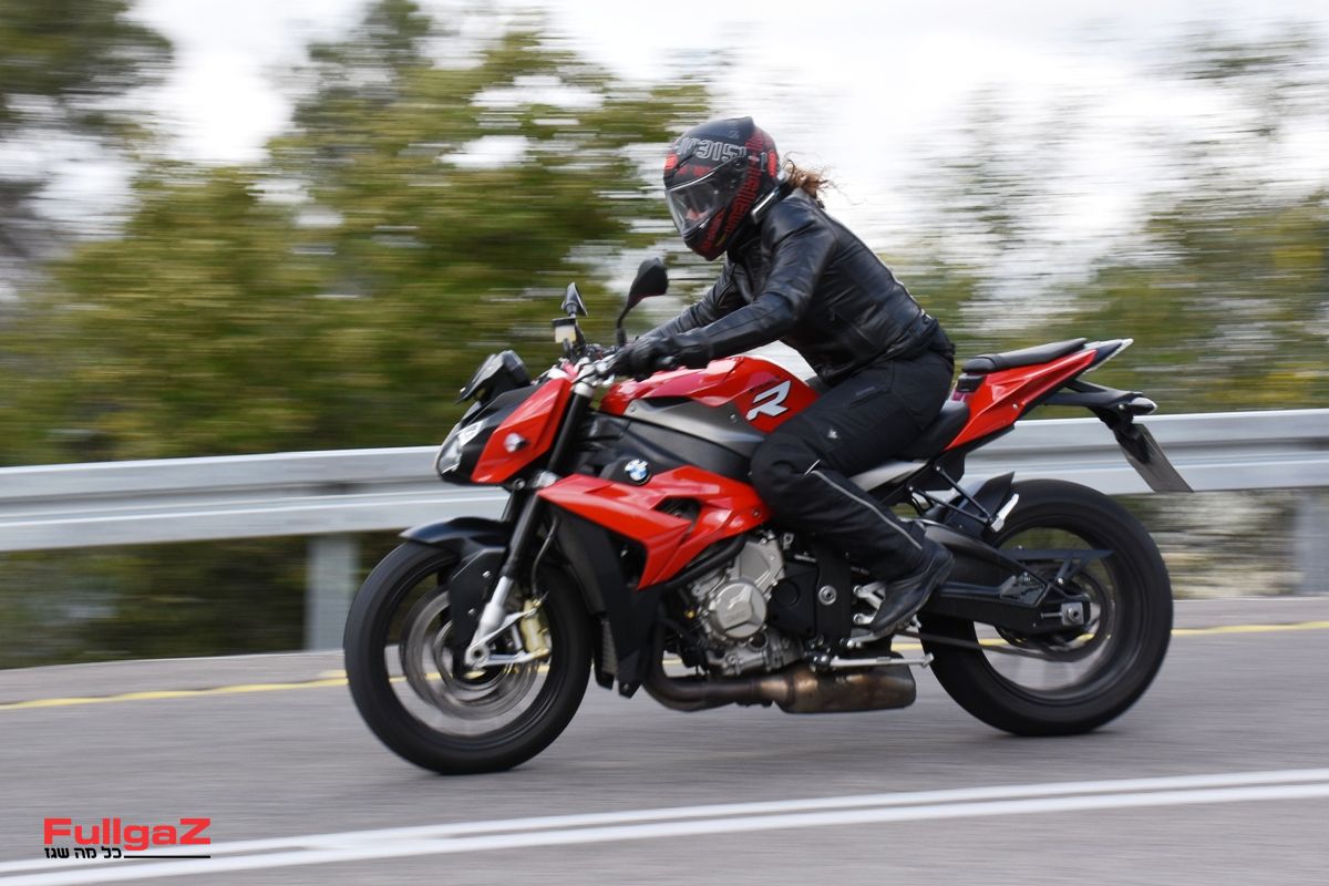 ב.מ.וו S1000R: פוזל מי שפוזל אחרון