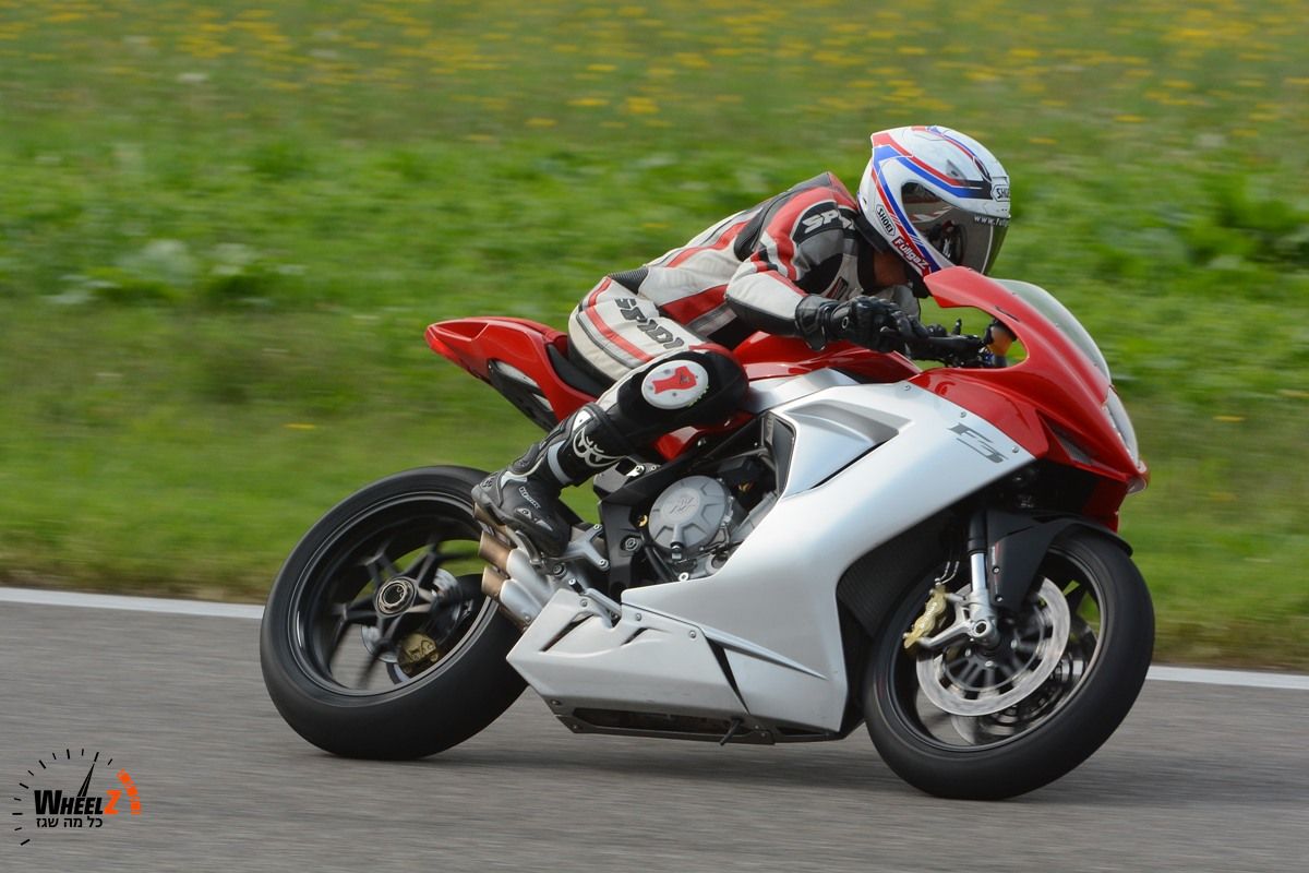 MV אגוסטה שוב בצרות