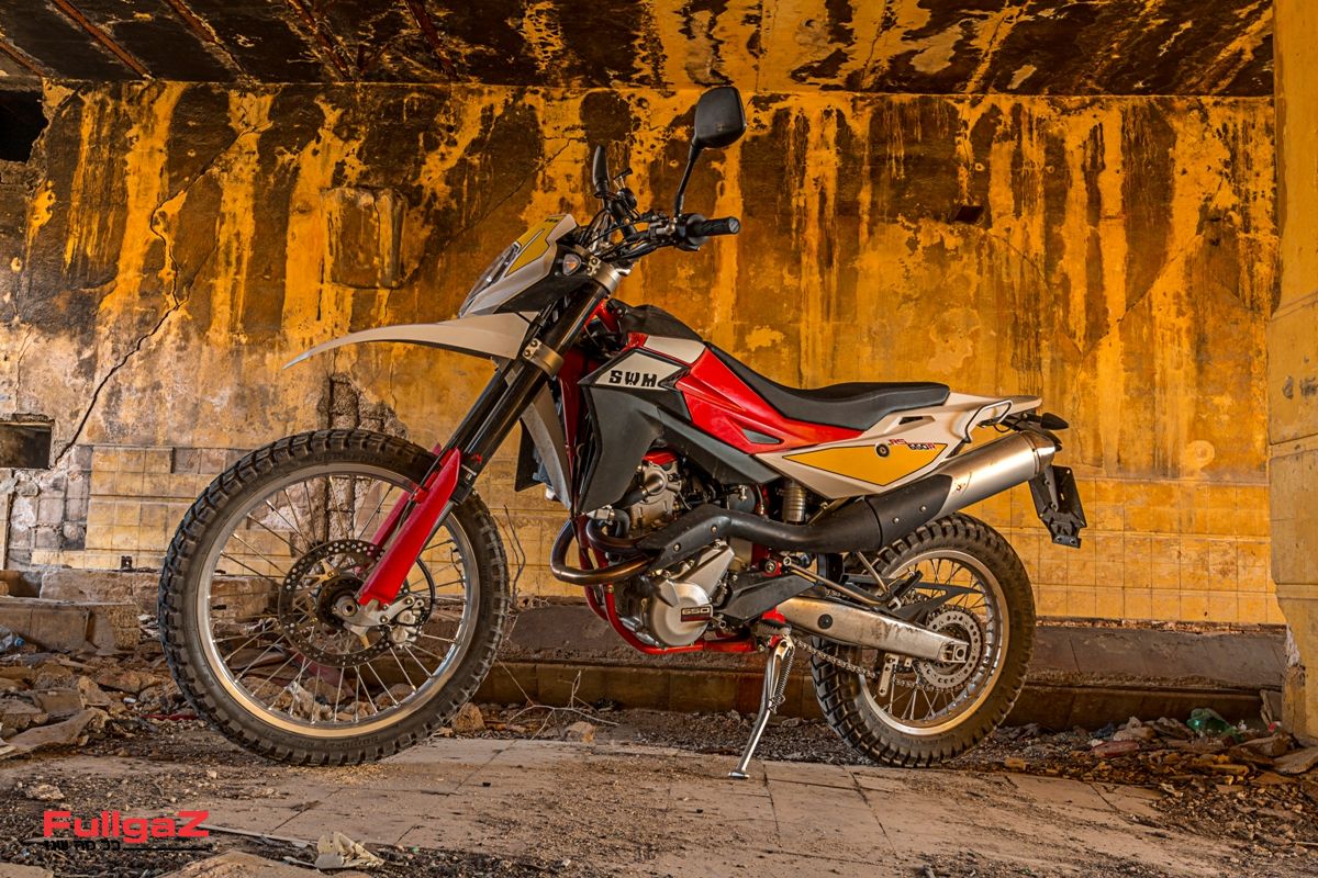 רכיבה ראשונה: SWM RS650R