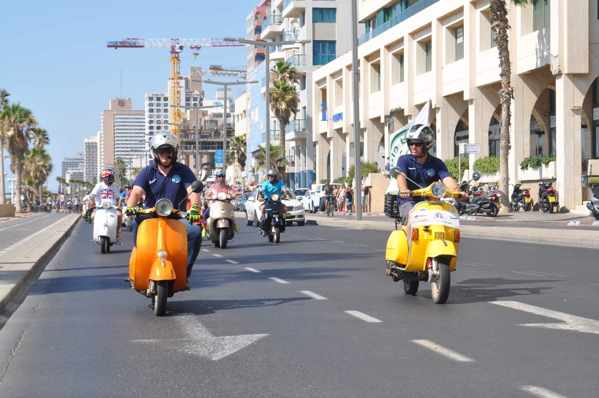גלריה: מועדון הווספה מטיילים בתל-אביב