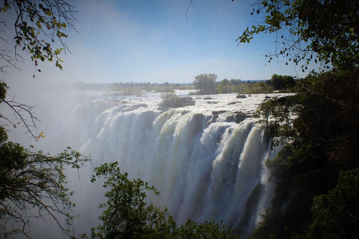 יומן מסע: אחינועם מסתבכת עם הרשויות בזמביה