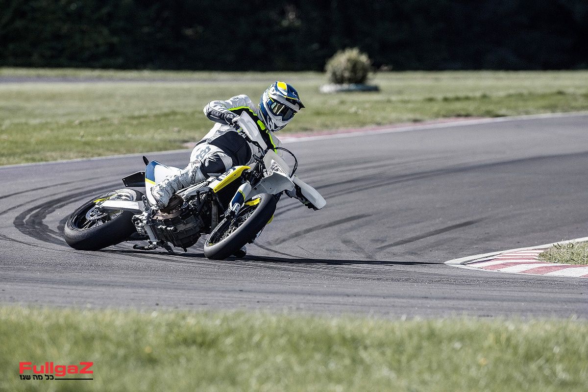 הוסקוורנה חושפת צמד 701 משודרגים