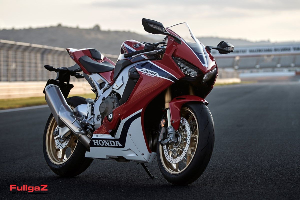 קלן: ה-CBR1000RR פיירבלייד נחשף בגרסת SP ו-SP2