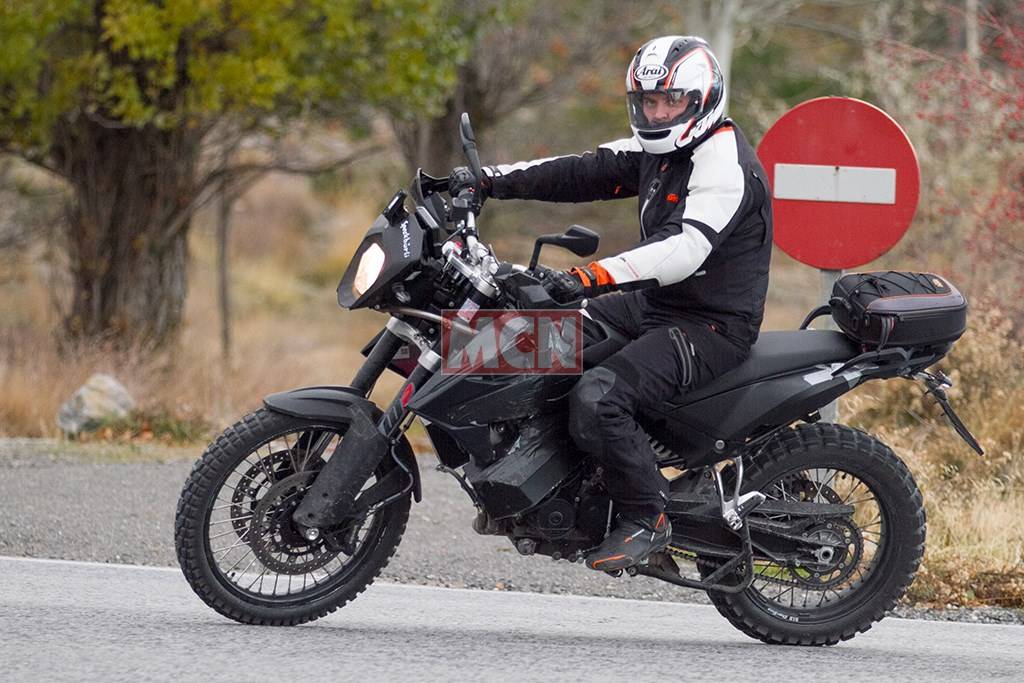 ק.ט.מ: תמונות 'ריגול' של אדוונצ'ר 790