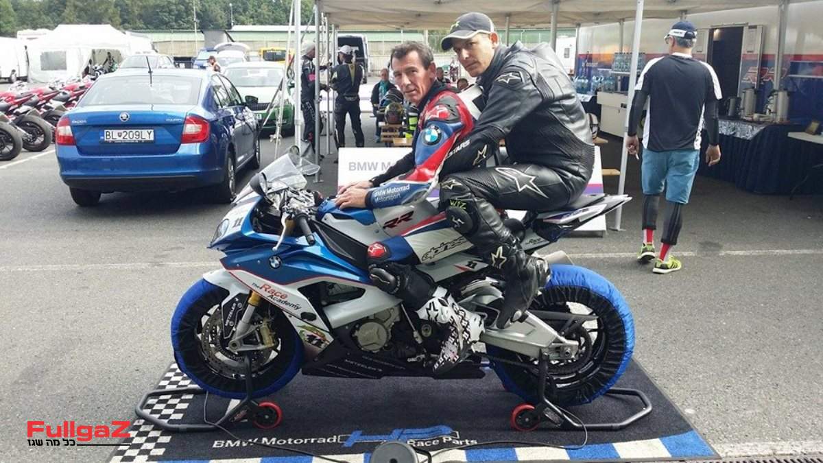 לרכב על הזנב של אלוף העולם