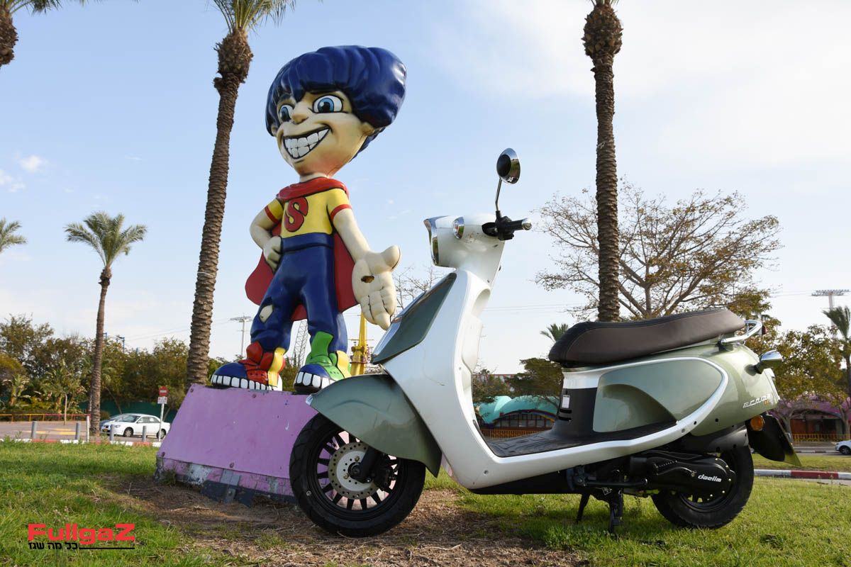 רכיבה ראשונה: דיאלים YC125 ארומה