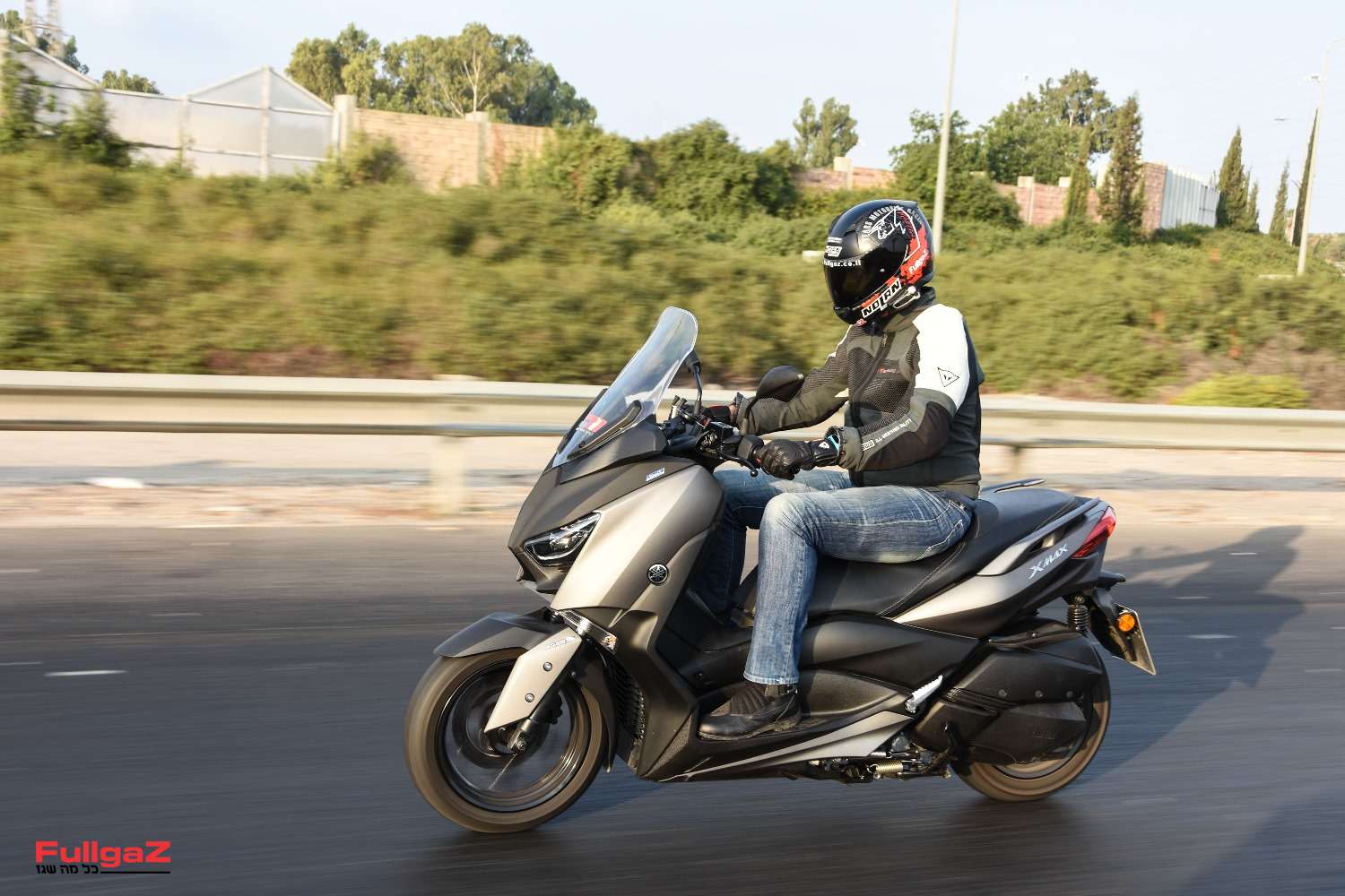 מציב רף חדש של ביצועים, של איכות ושל אבזור בקטנועי 300 סמ"ק