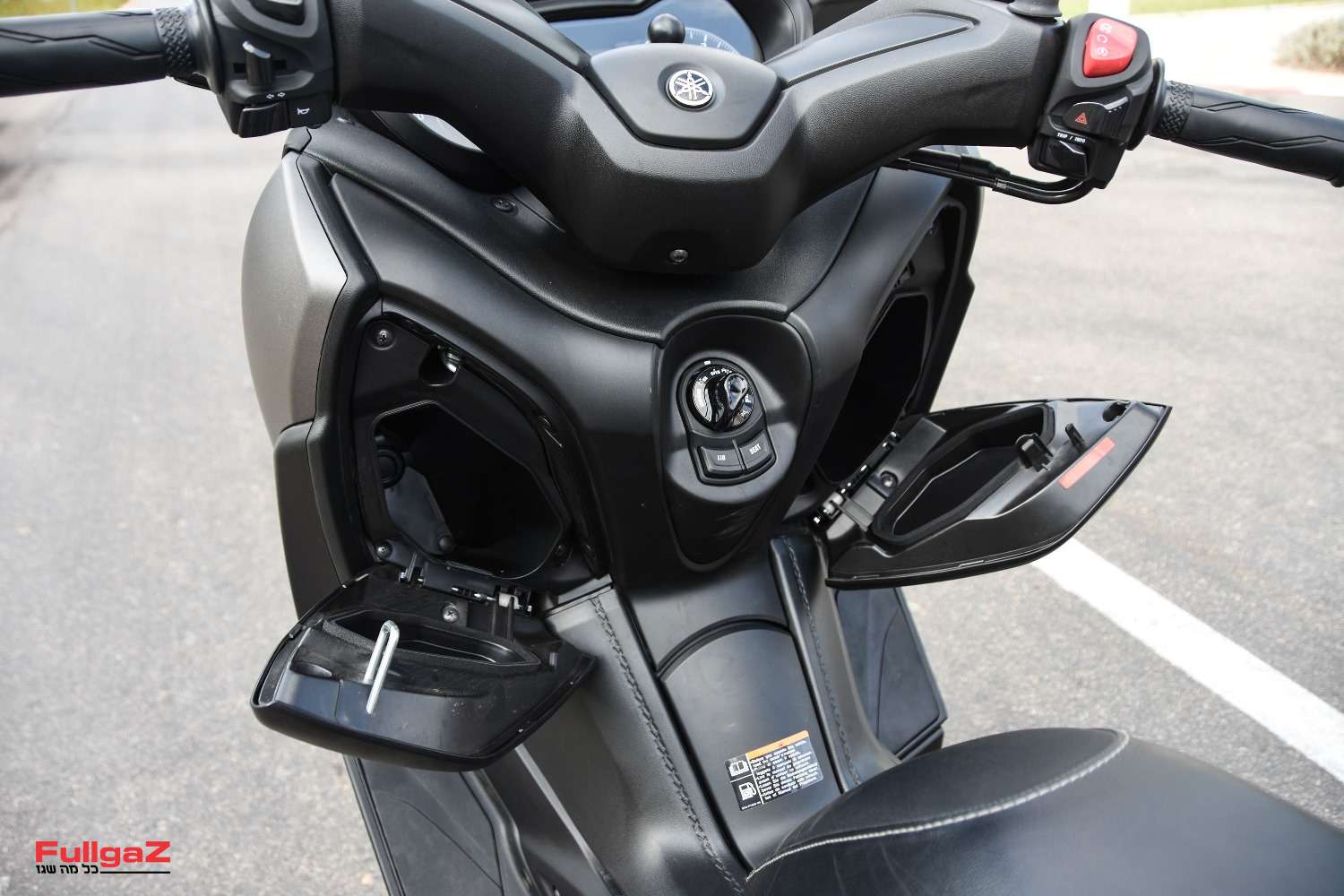 מפתח קרבה ושני תאי כפפות