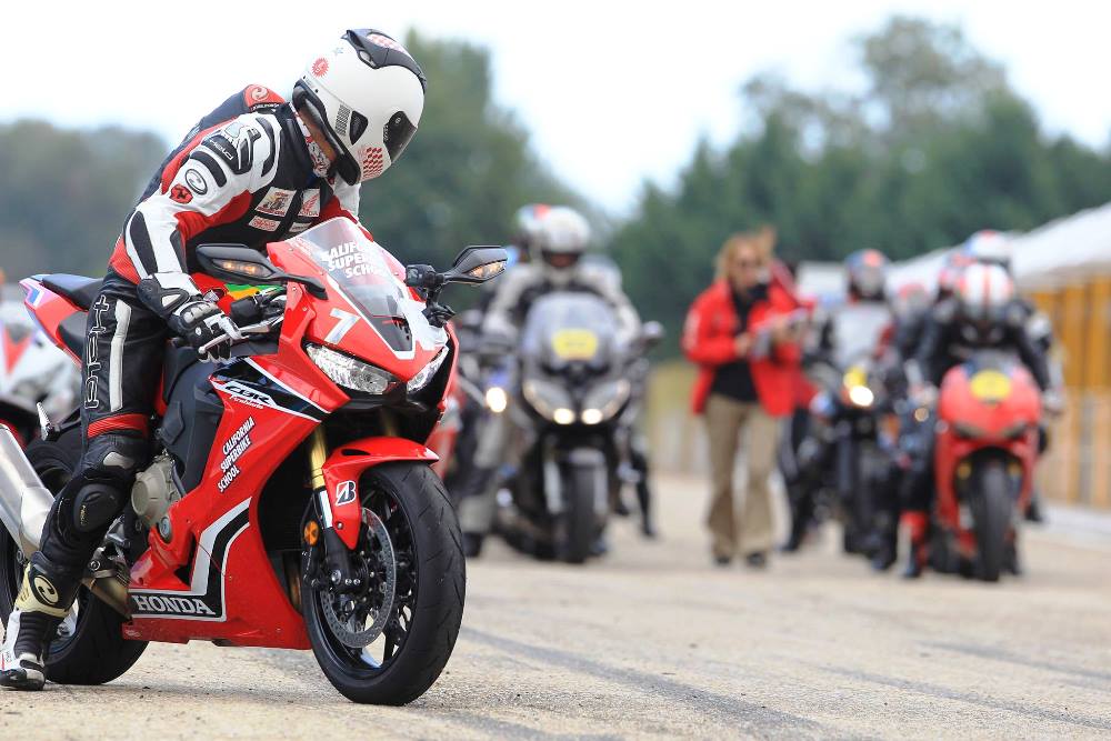 קליפורניה סופרבייק סקול במסלול סרס ביוון