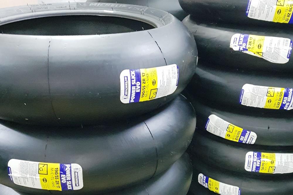 צרכנות: צמיגי מסלול של מישלין בהנחה למתחרים