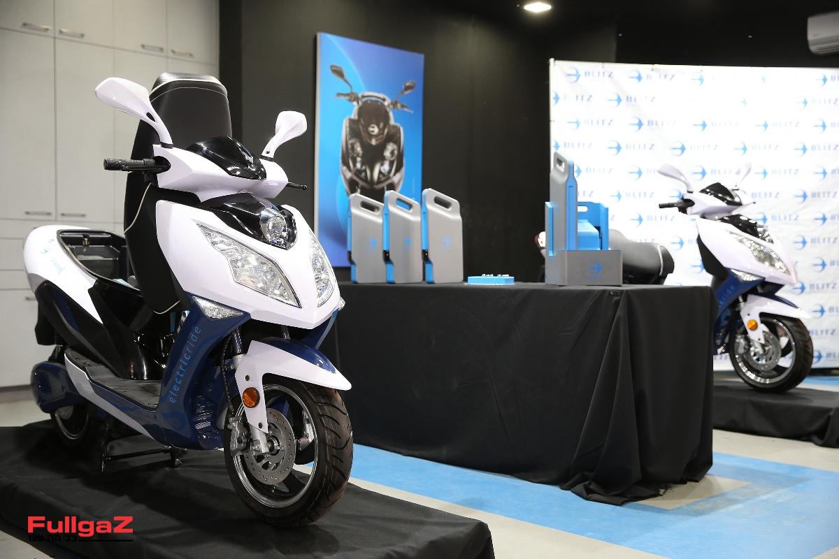 בליץ משיקה קטנוע חשמלי עם סוללות נשלפות