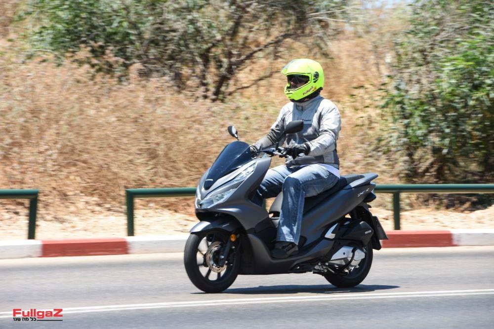 הונדה PCX מדגמי 2015 נקראים למוסך