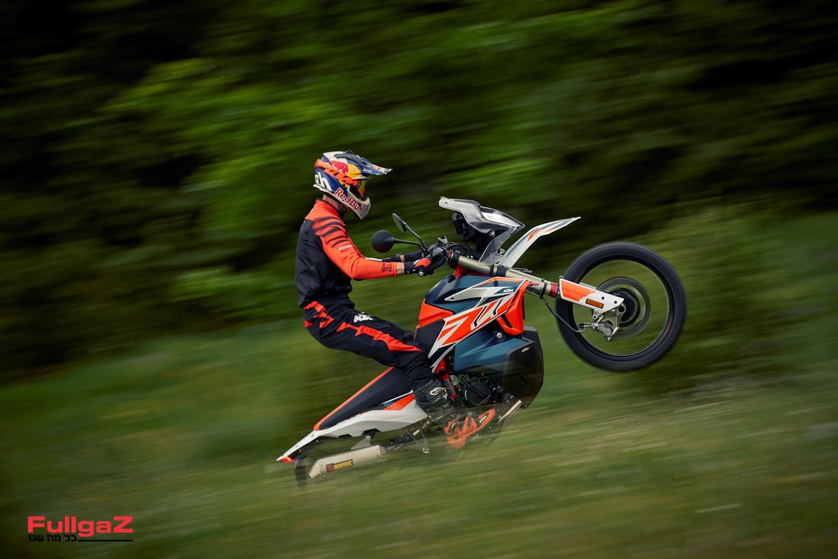 ק.ט.מ מציגה: 790 אדוונצ'ר R בגרסת ראלי