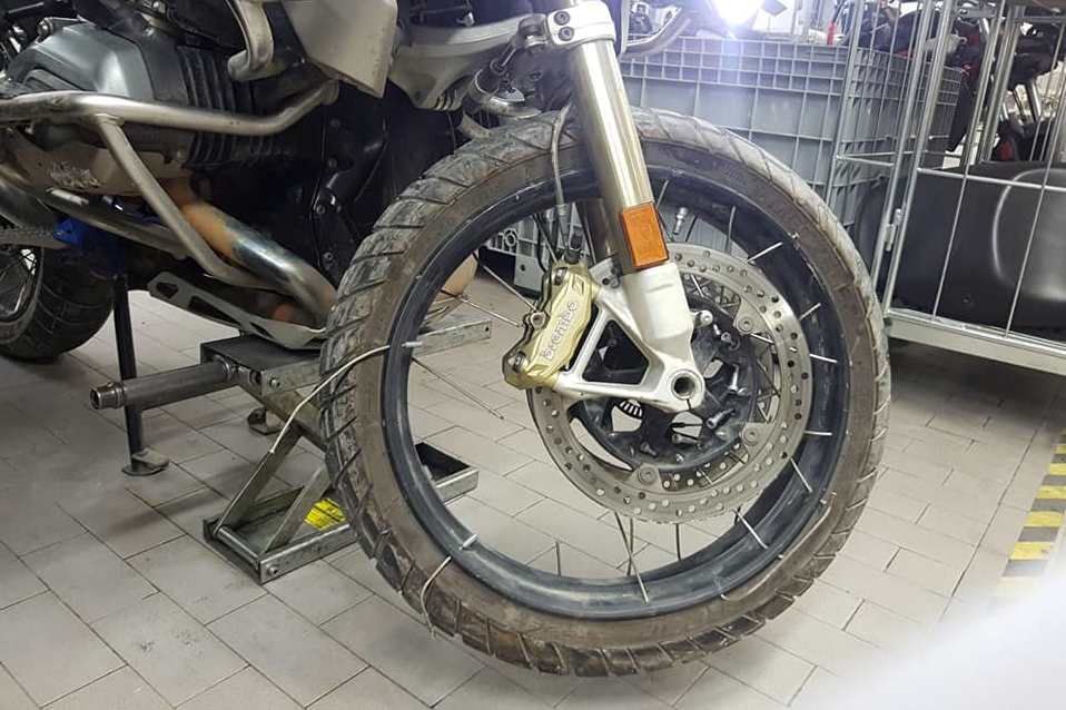 ב.מ.וו: האם חישוקי השפיצים של R1200GS קורסים?