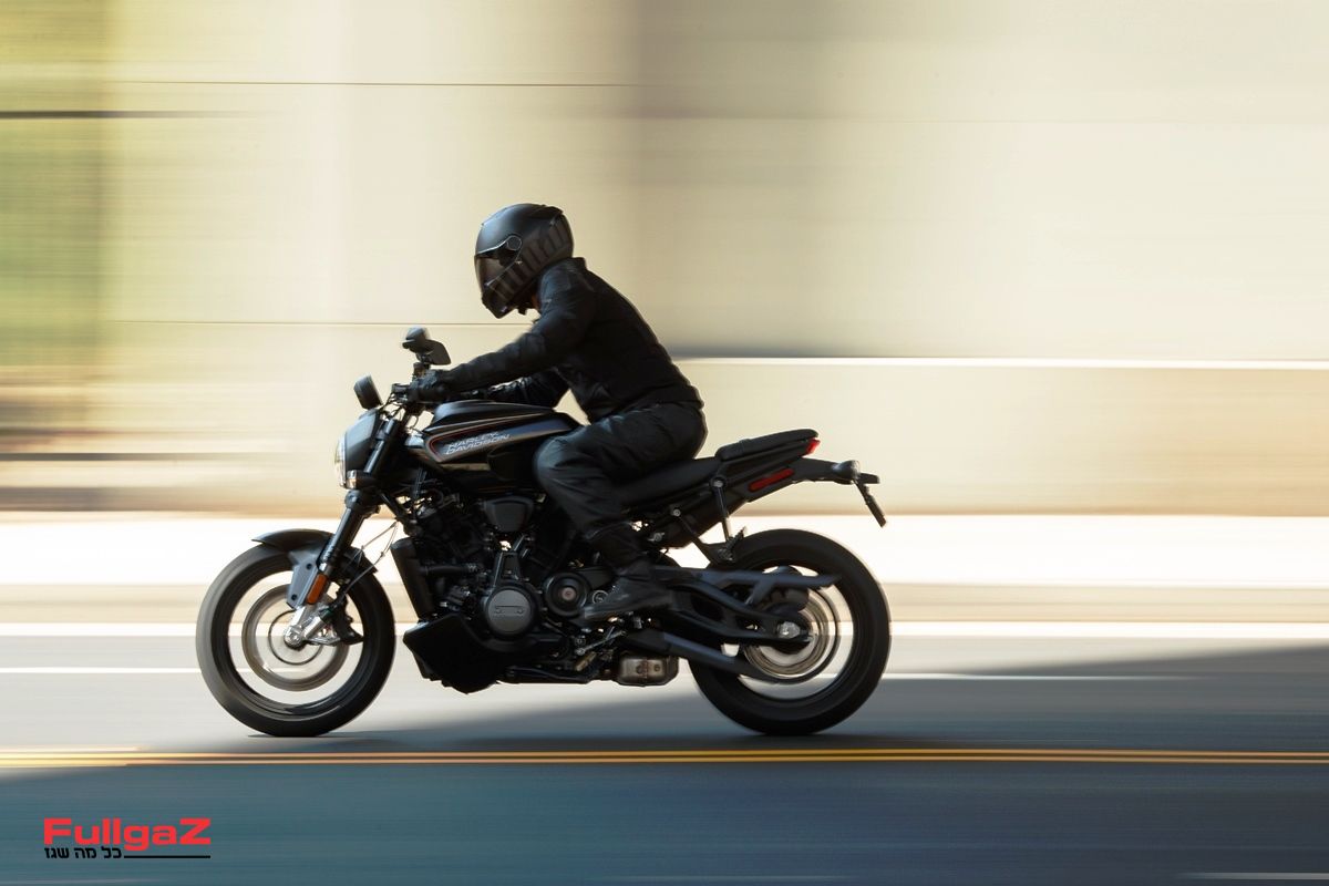 הארלי-דיווידסון חושפת את הברונקס 975 – נייקד ספורטיבי