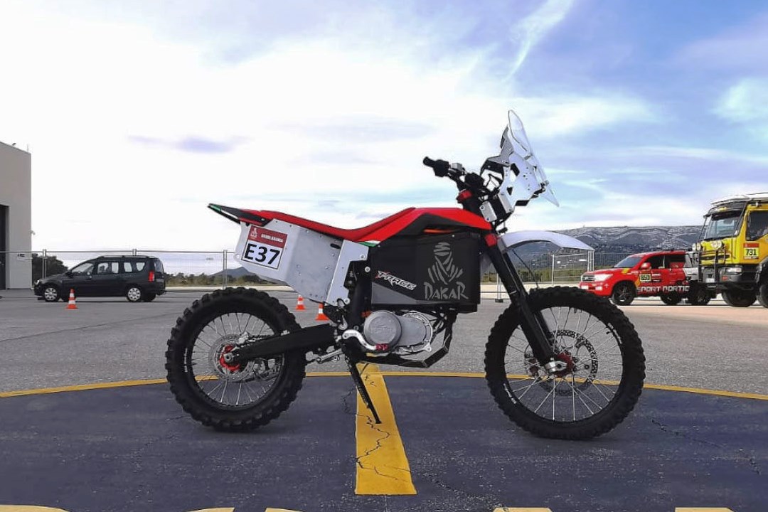 טקיטה: אופנוע ראלי חשמלי לדקאר