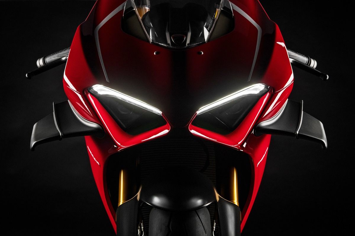 234 כ"ס על 152 ק"ג לפניגאלה V4 סופרלג'רה