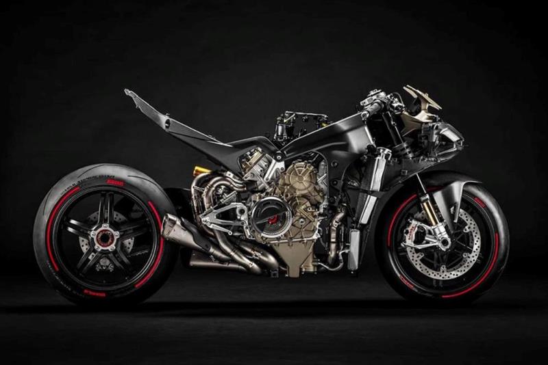 דוקאטי פניגאלה V4 סופרלג'רה בעירום