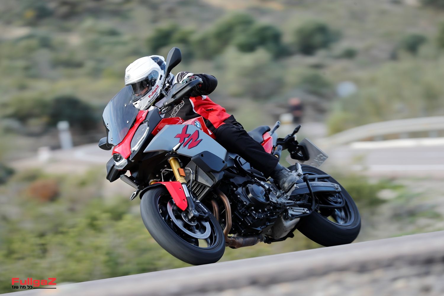 רכיבה ראשונה: ב.מ.וו F900XR בהשקה עולמית