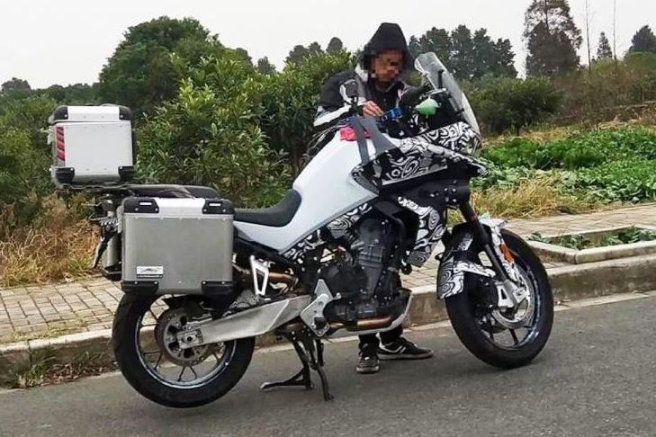 נתפס: CFMOTO אדוונצ'ר עם מנוע 790 סמ"ק של ק.ט.מ