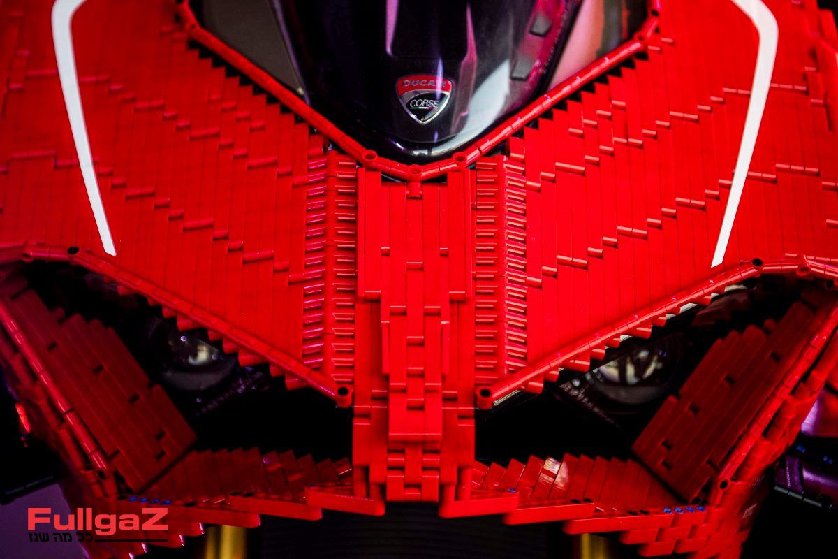 צפו: דוקאטי פניגאלה V4R בגודל מלא – מלגו