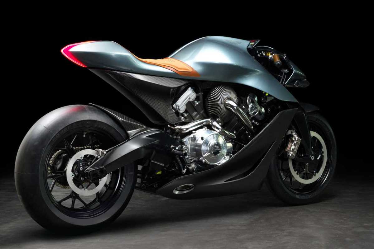 צפו: אסטון מרטין AMB001 במבחנים על המסלול