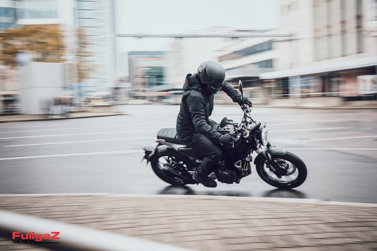 חדש בארץ: הוסקוורנה סווארטפילן 250