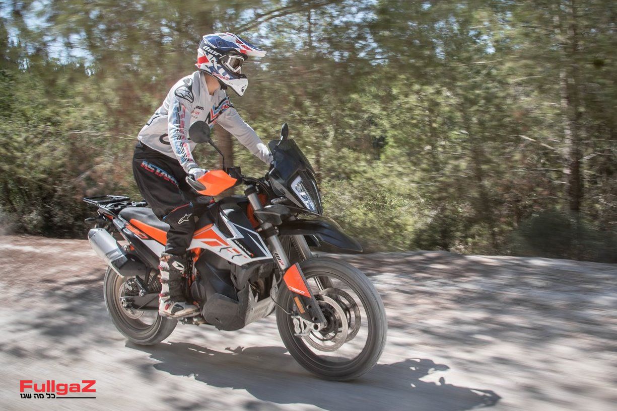 רכיבה ראשונה: ק.ט.מ 790 אדוונצ'ר R