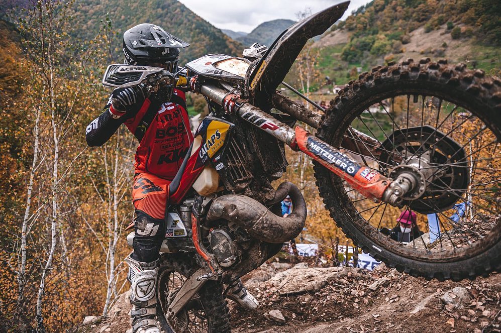 רוכב האקסטרים מישל בוסי בדרכו לישראל