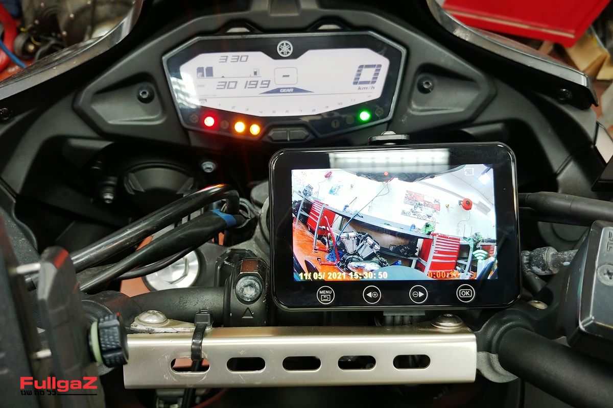 ציוד במבחן: מצלמת דרך V-SYS F4.5 עם מסך "4.5