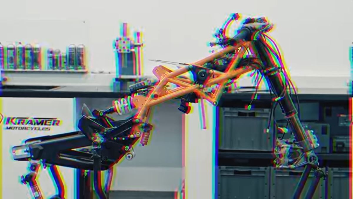 RC890R? ק.ט.מ יחשפו 890 דיוק R בגרסת מסלול