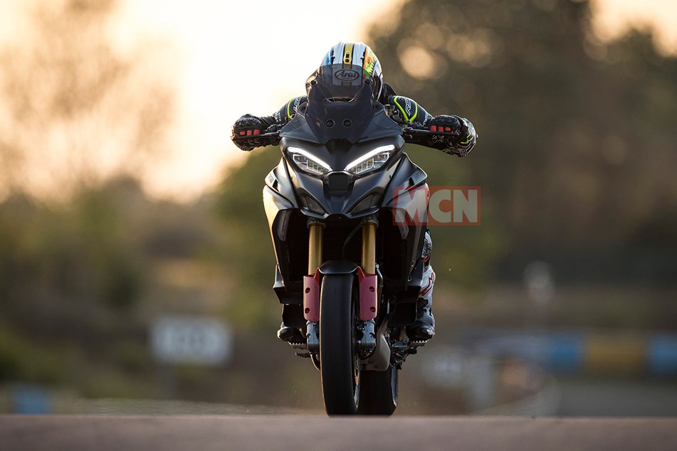 דוקאטי: תמונות ופרטים על המולטיסטראדה V4 פייקס פיק