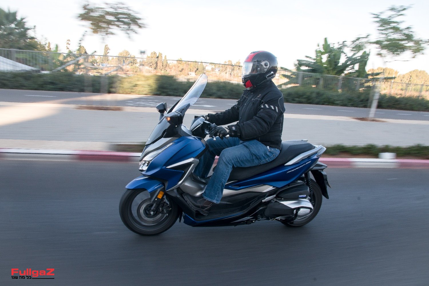 רכיבה ראשונה: הונדה פורצה 350