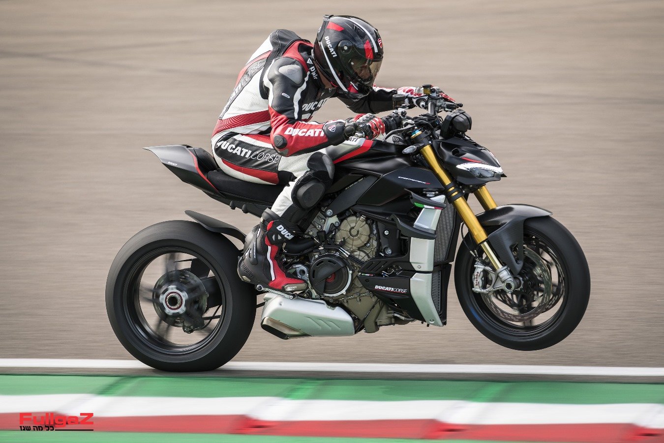 דוקאטי חושפת סטריטפייטר V4 SP קרבי ואקזוטי